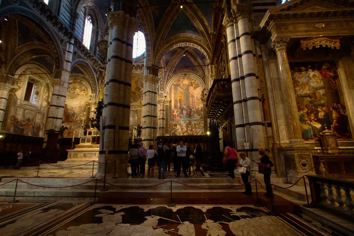 History of the Renaissance Town Hall in Plzeň: 11 Sights